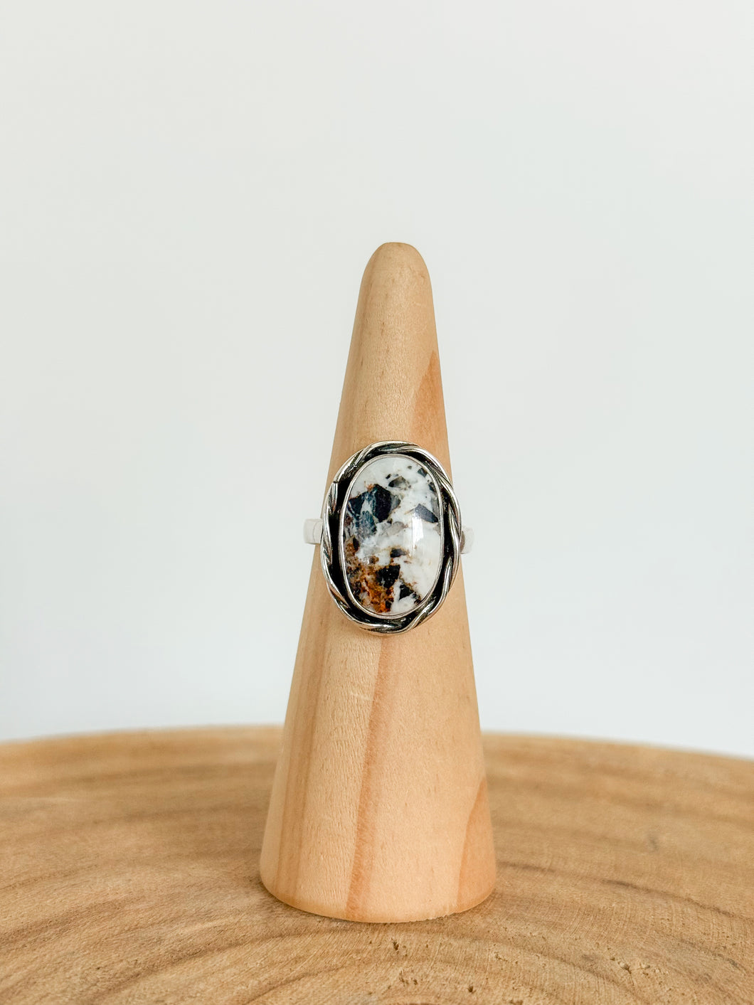 SZ // 8 White Buffalo Ring