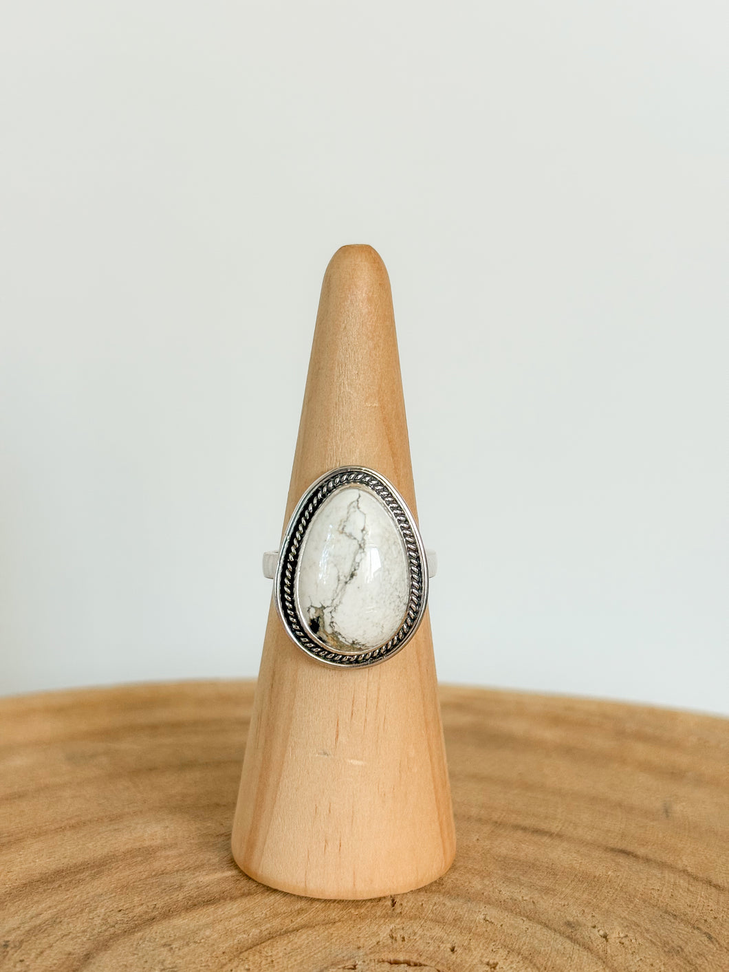 SZ // 10 White Buffalo Ring