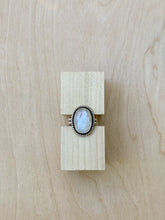 Load image into Gallery viewer, SZ // 5 Moonstone Ring
